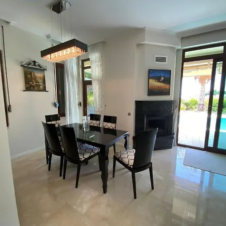 Luxury 3 Bedrooms Villa,Private Pool Gold City Villa *